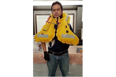 OCEAN SIGNAL RESCUEME MOB1 PERSON LOCATING (AIS) BEACON WITH SECUMAR INFLATABLE LIFEJACKET
